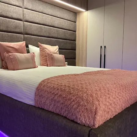 Platinumhomes42 Apartment